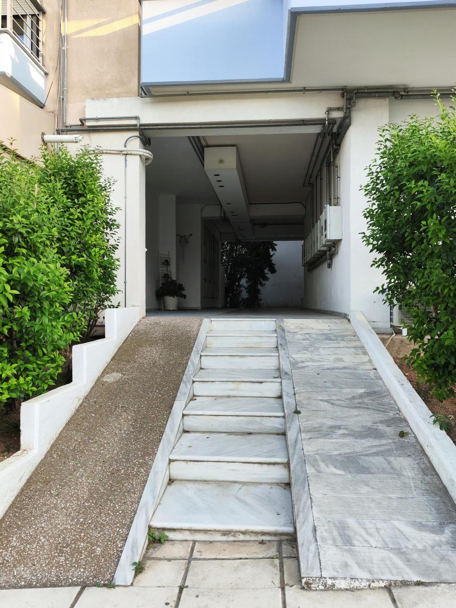 Homely Flat Near Airport Tesalonika Bagian luar foto