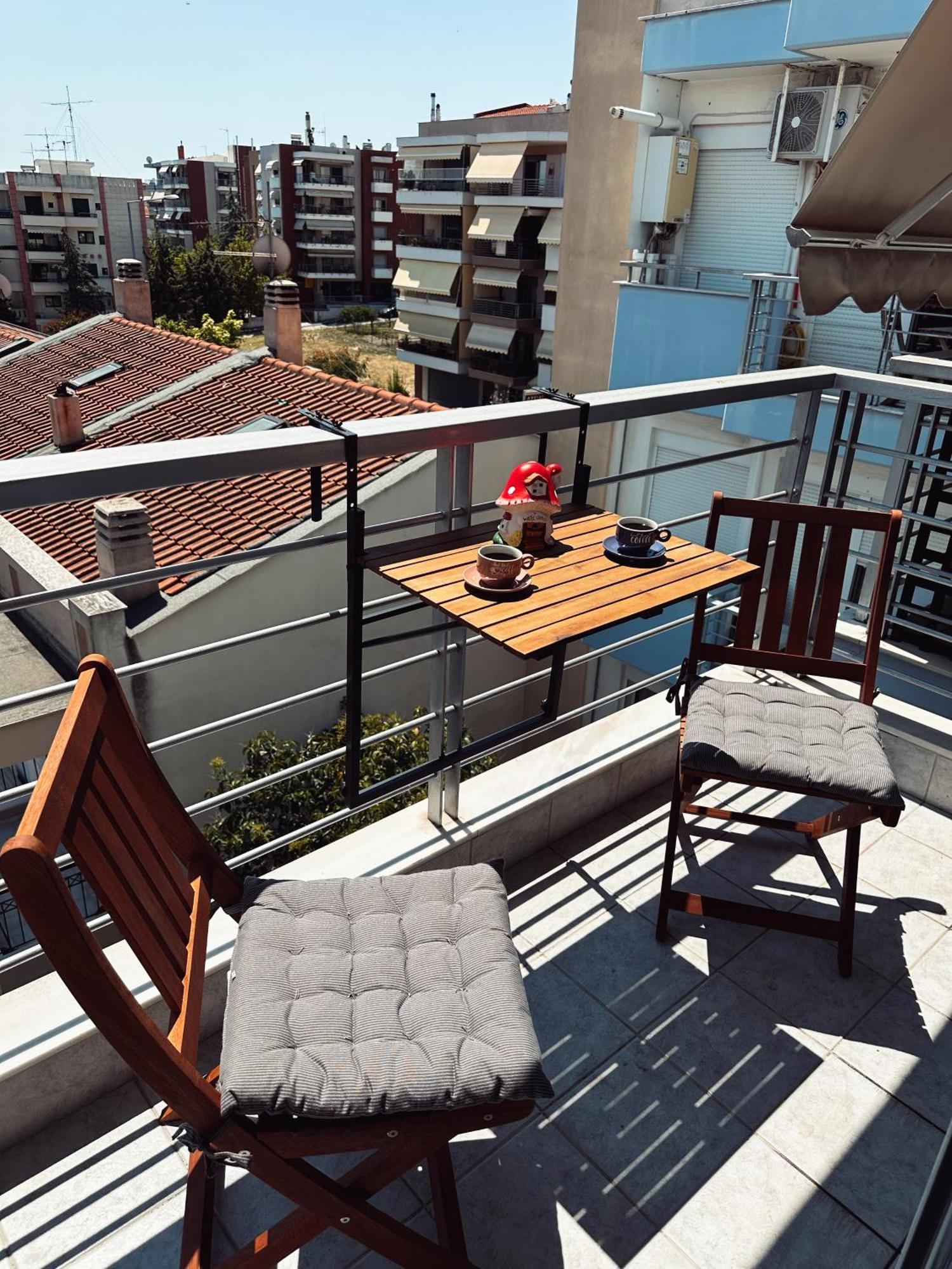 Homely Flat Near Airport Tesalonika Bagian luar foto