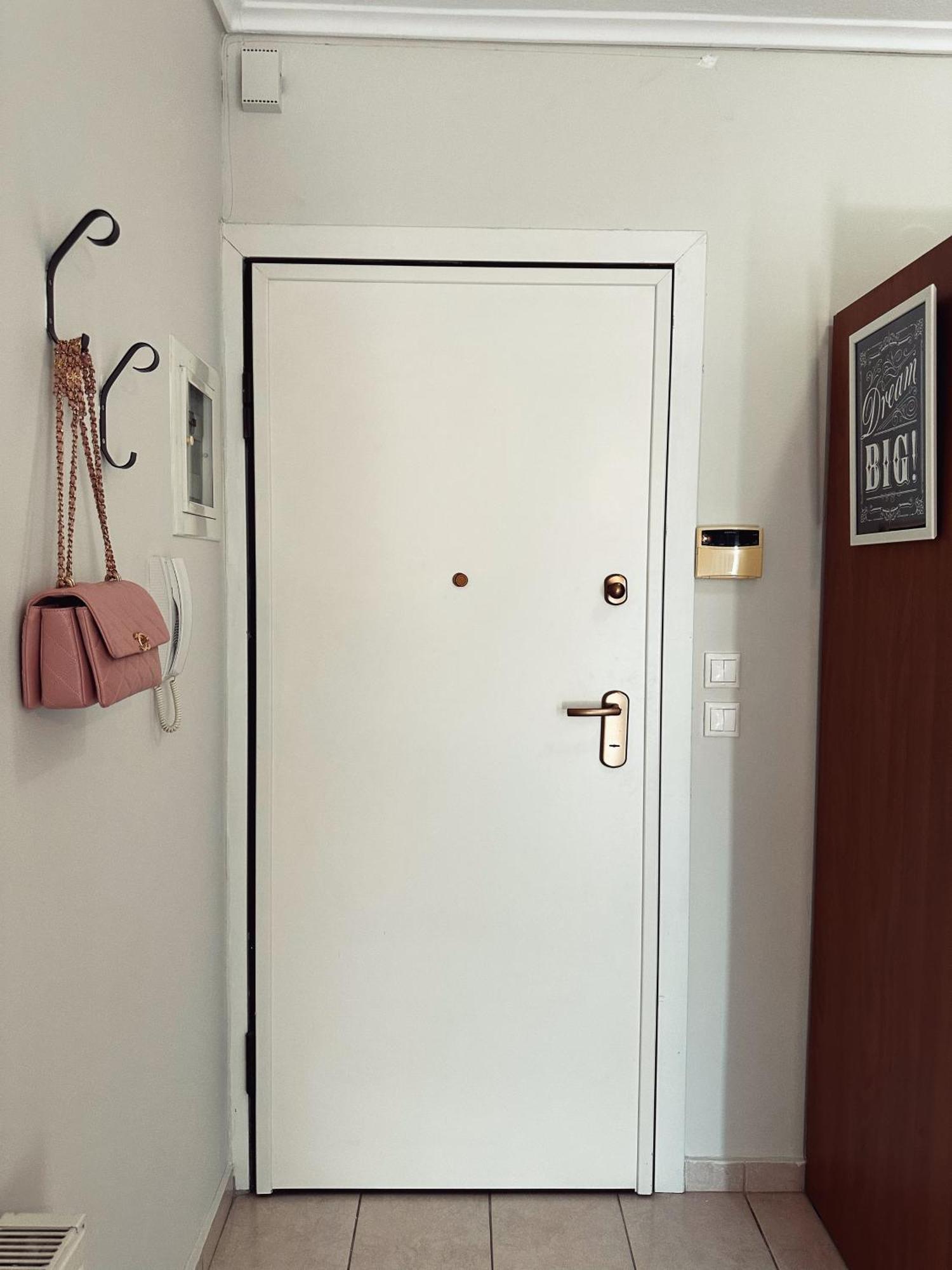 Homely Flat Near Airport Tesalonika Bagian luar foto